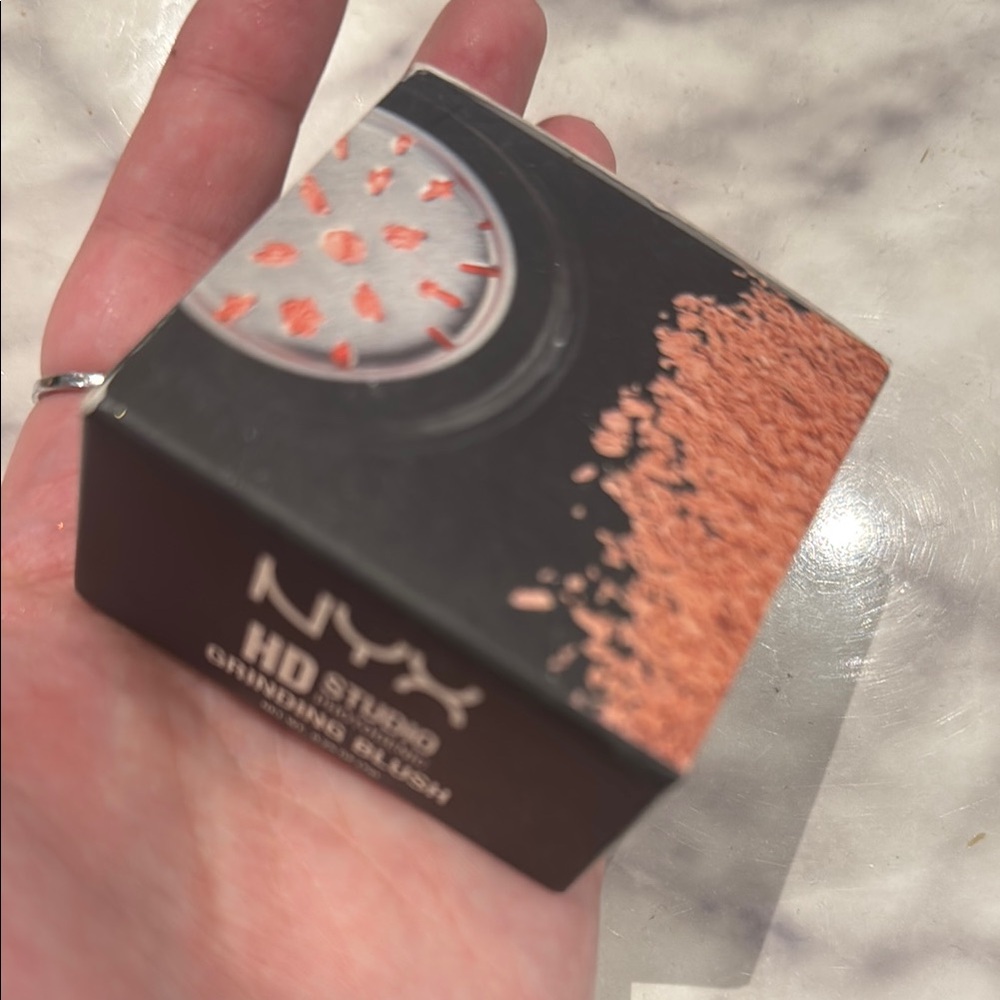NYX HD Studio Grinding Blush in Nutmeg